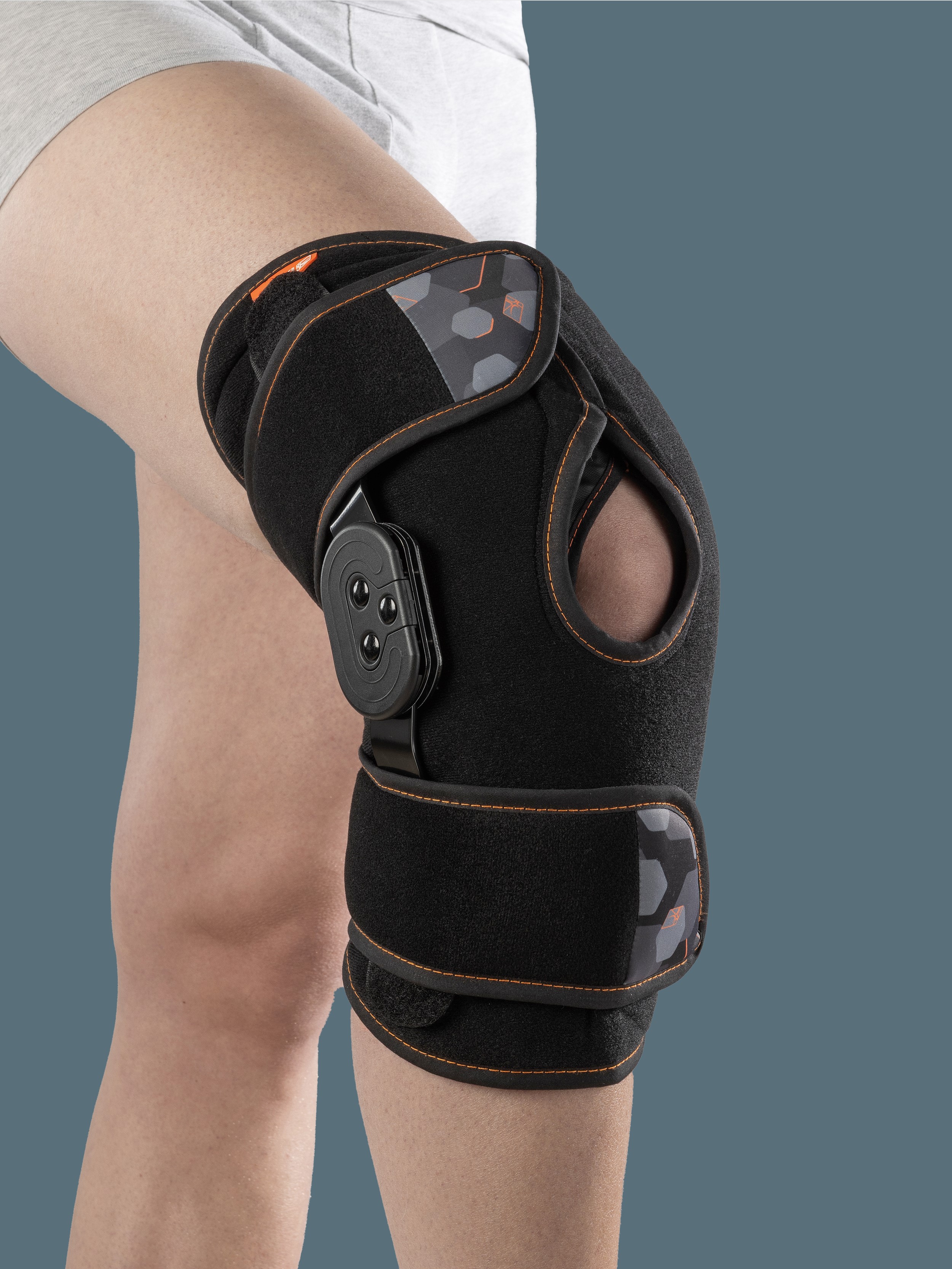 GenuPOLAR PRO - Knee brace with polycentric hinged rods for F-E control and accessories for compression and  cold therapy