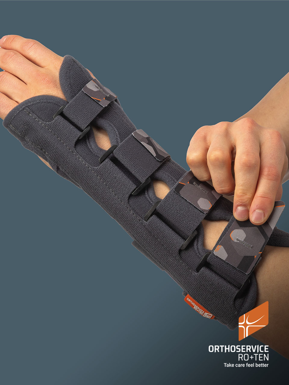 Long-size wrist immobiliser, open, with rigid and malleable stays